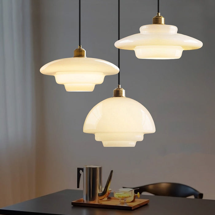 Szklana lampa stołowa – nowoczesny design