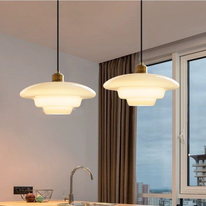 Szklana lampa stołowa – nowoczesny design