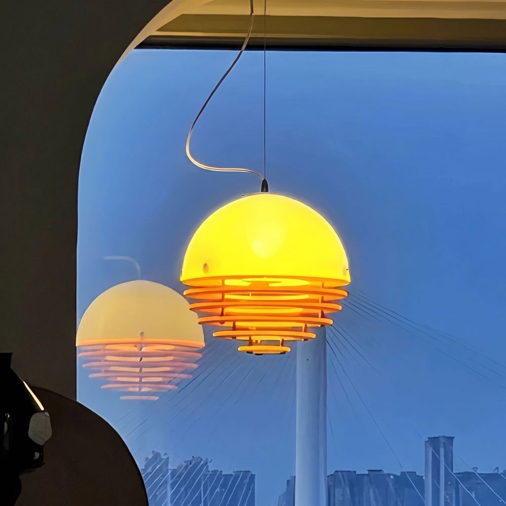 Lampa wisząca z warstwowym efektem zachodu słońca
