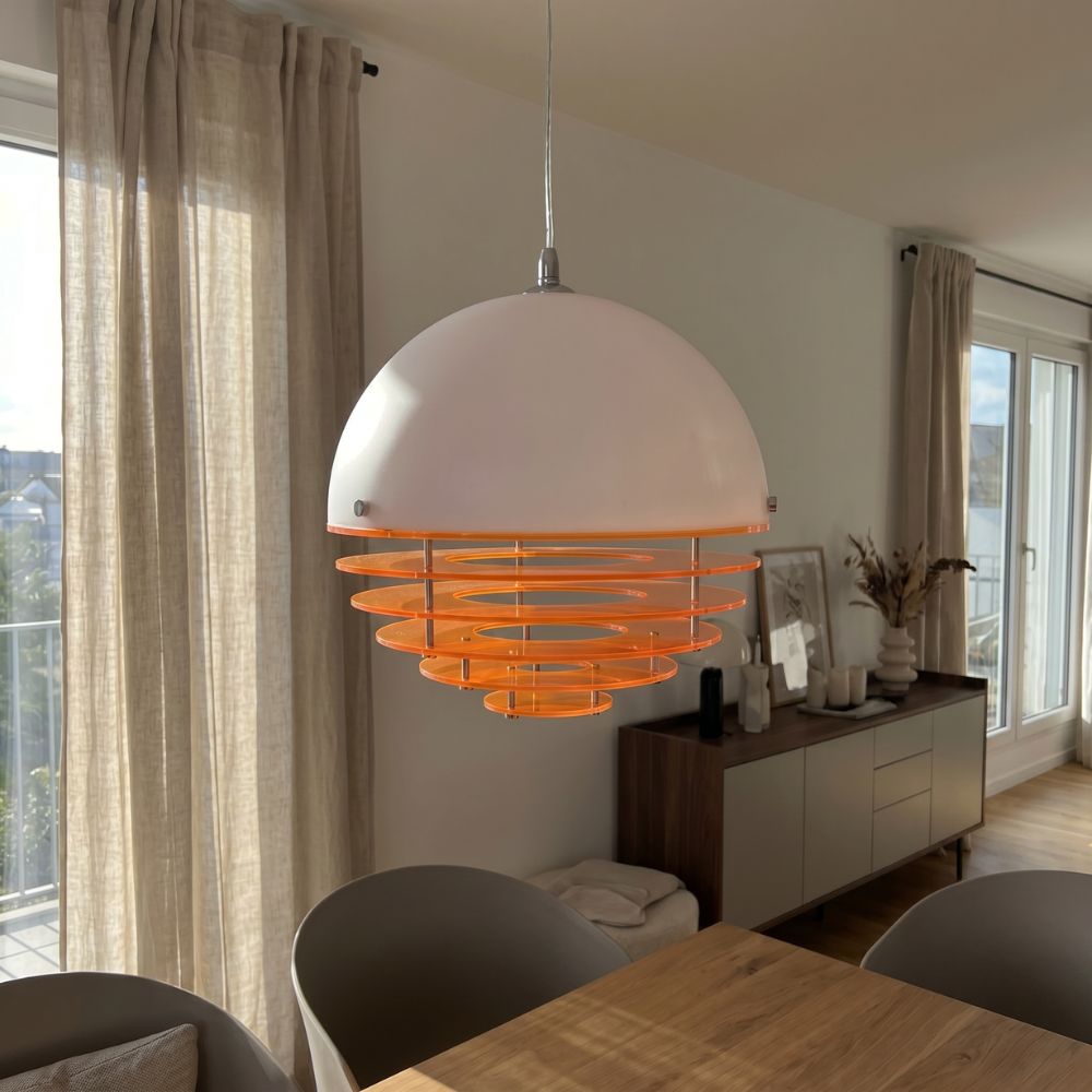 Lampa wisząca z warstwowym efektem zachodu słońca