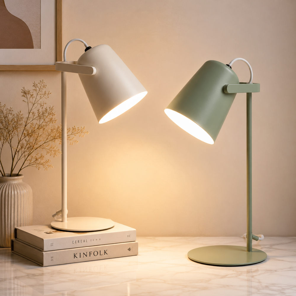 Nowoczesna skandynawska metalowa lampa biurkowa