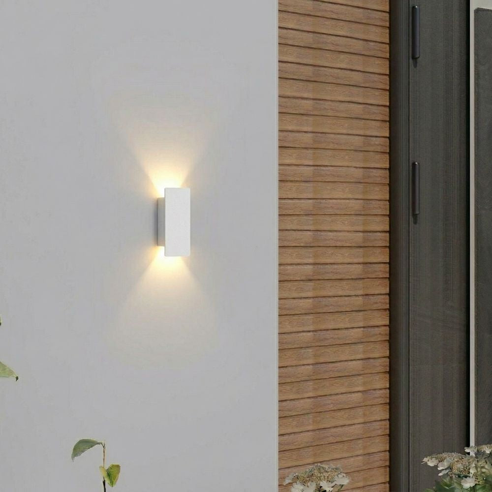Odporna na warunki atmosferyczne lampa ścienna zewnętrzna