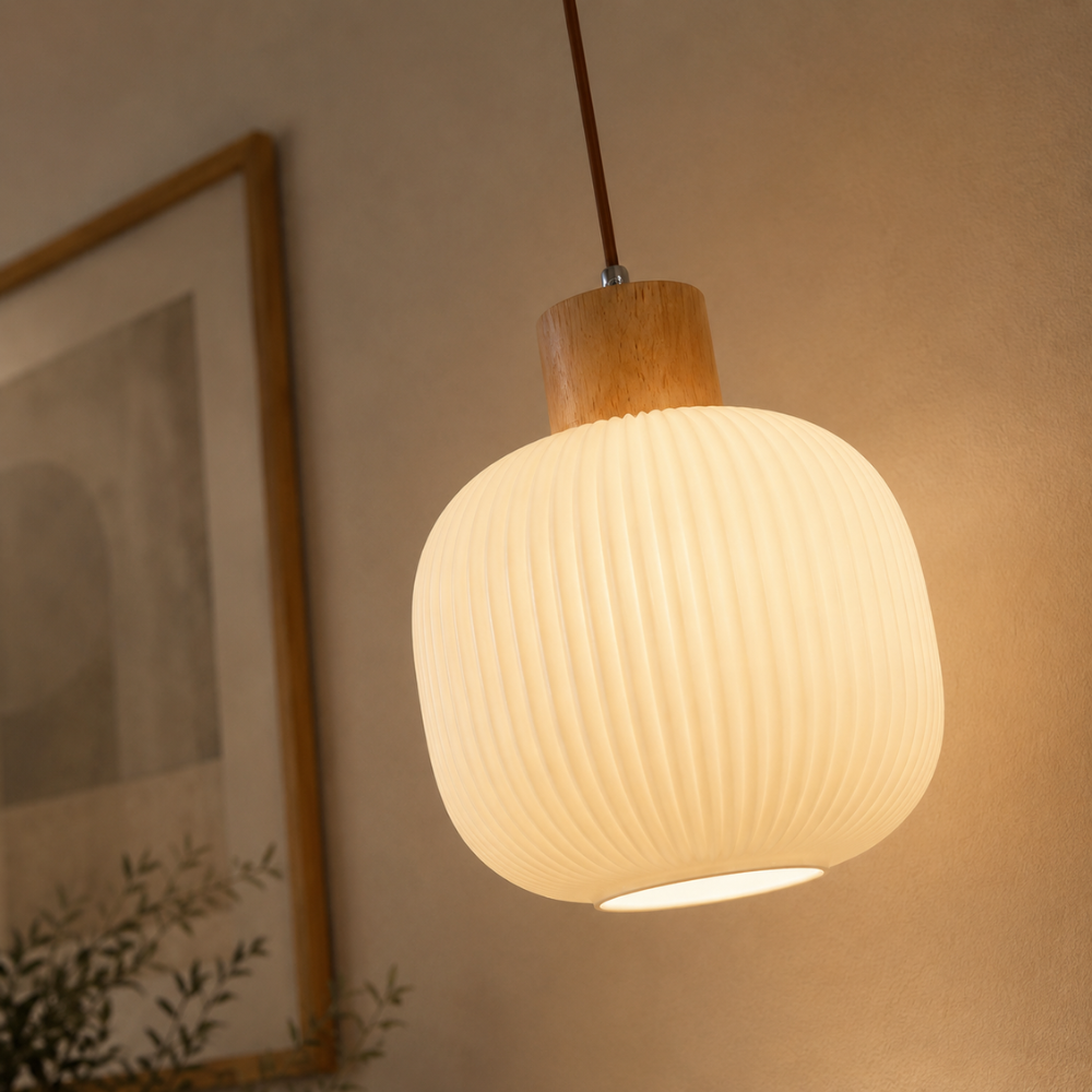 Minimalistyczna lampa wisząca o delikatnym blasku