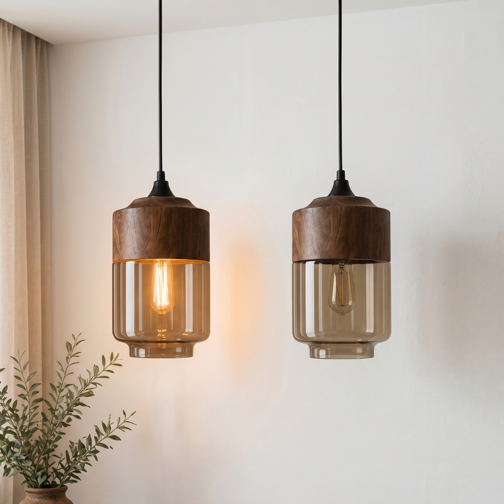 Lampa wisząca z drewna i szkła w stylu skandynawskim