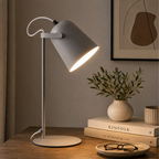 Nowoczesna skandynawska metalowa lampa biurkowa