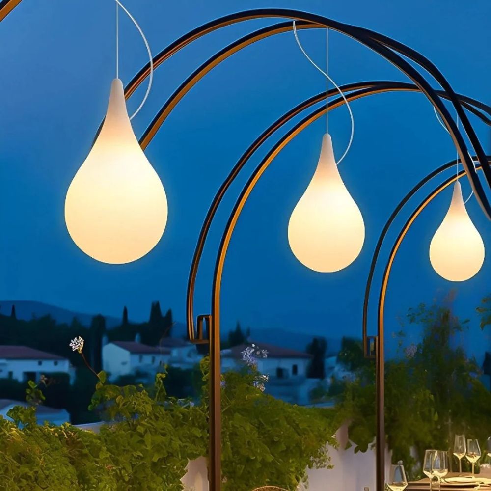Zewnętrzna lampa kropla z ciepłym światłem