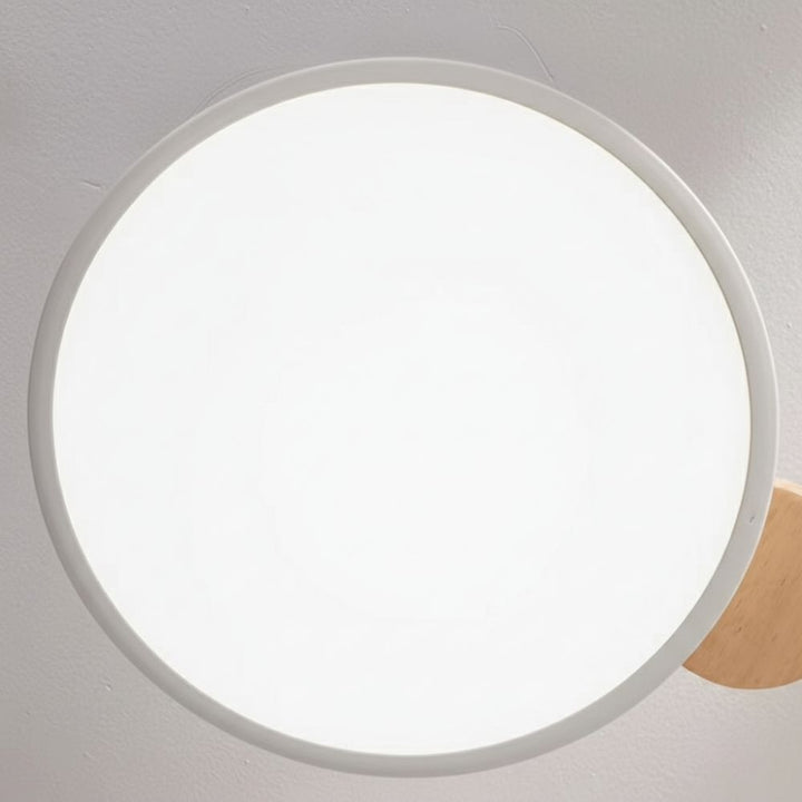 Smukła lampa sufitowa z ręcznie wykończonymi detalami – nowoczesny design