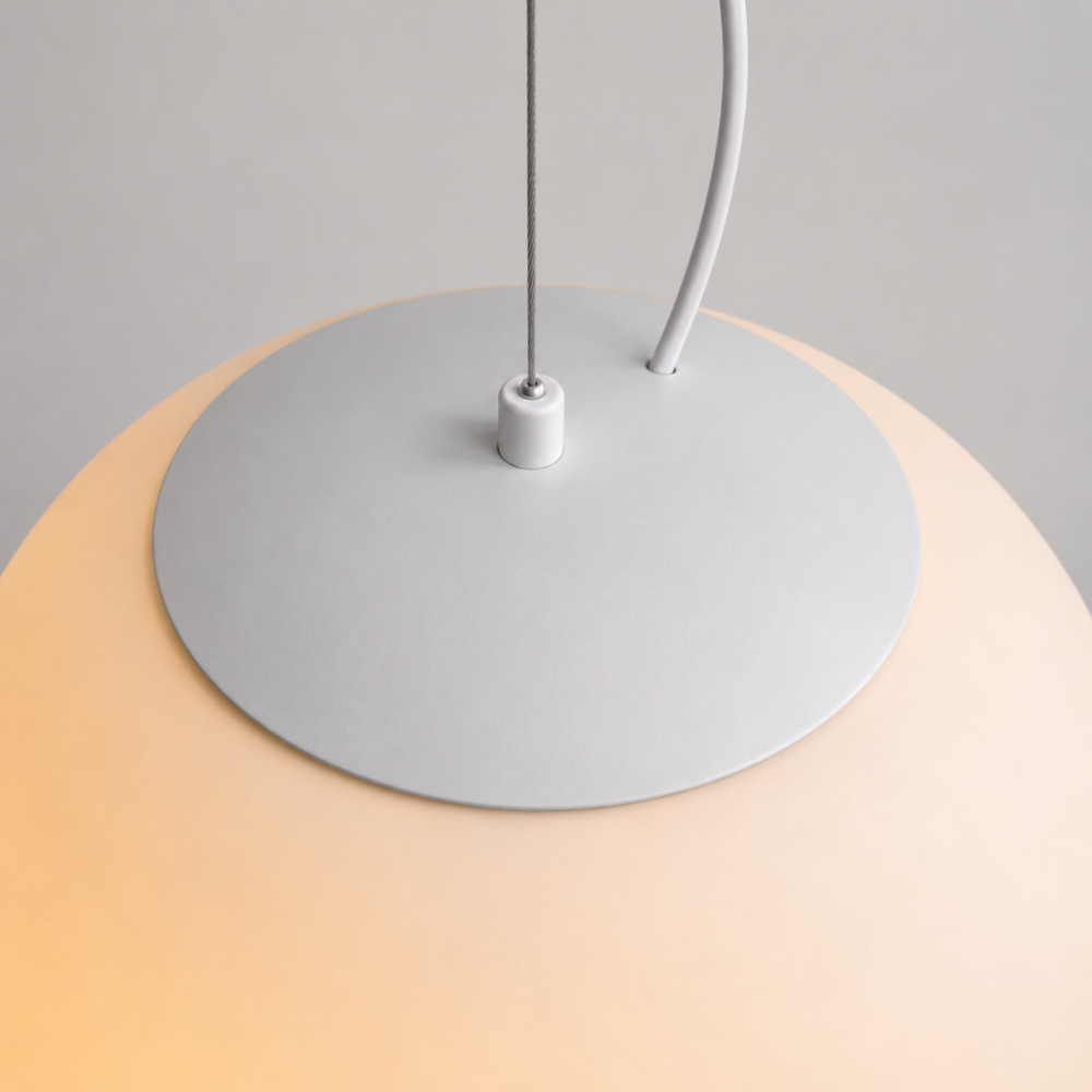 Elegancka szklana lampa wisząca w kształcie kuli z opalu
