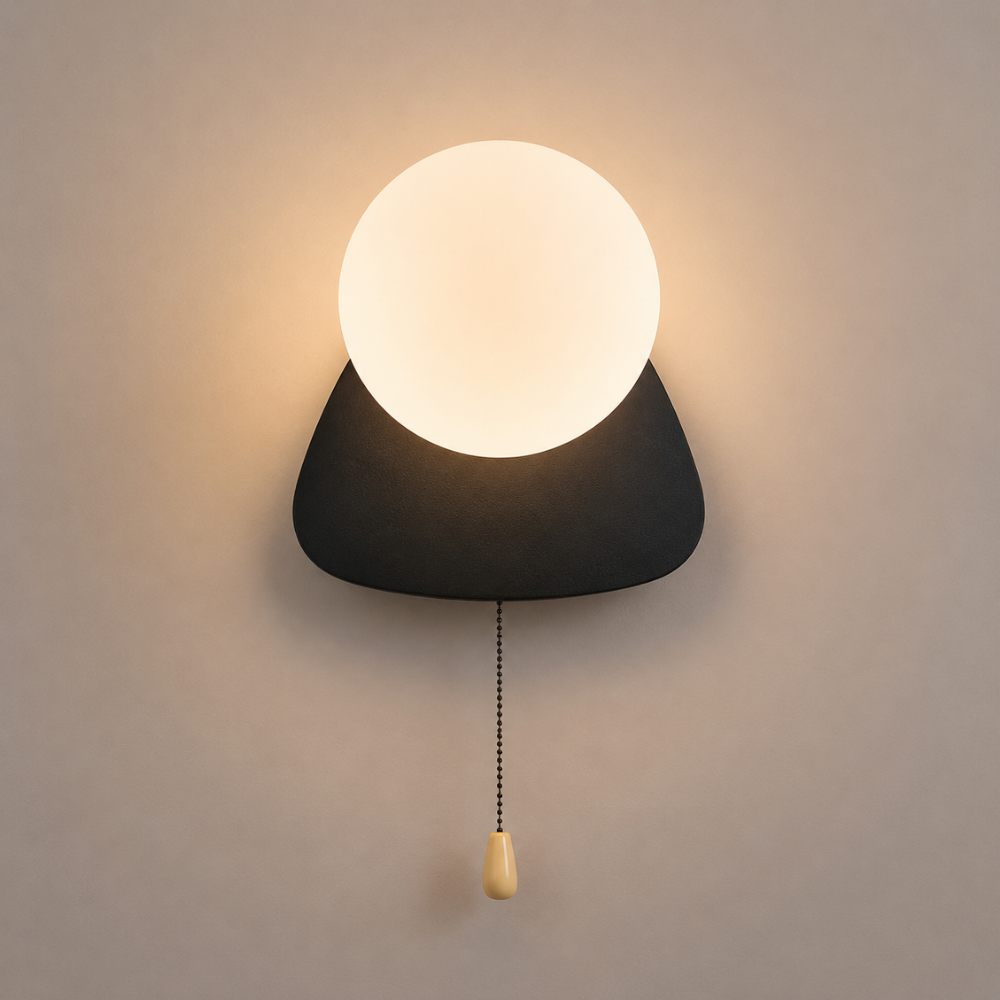 Nowoczesna minimalistyczna kinkietowa lampa kulista z przełącznikiem pociągowym