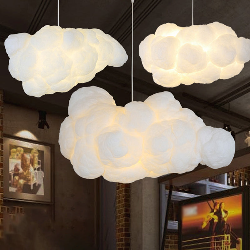 Lampa sufitowa z dwoma abażurami – biały kolor