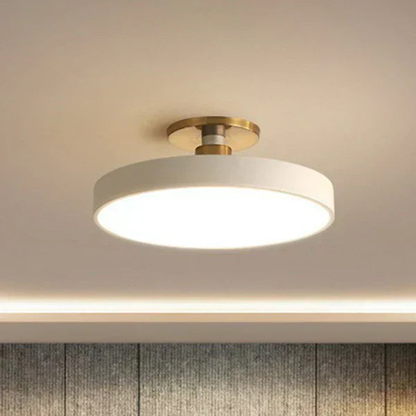 Nowoczesna lampa sufitowa – minimalistyczny design
