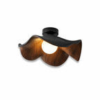 Lampa sufitowa z zakrzywionym wzorem drewna