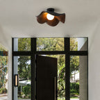 Lampa sufitowa z zakrzywionym wzorem drewna