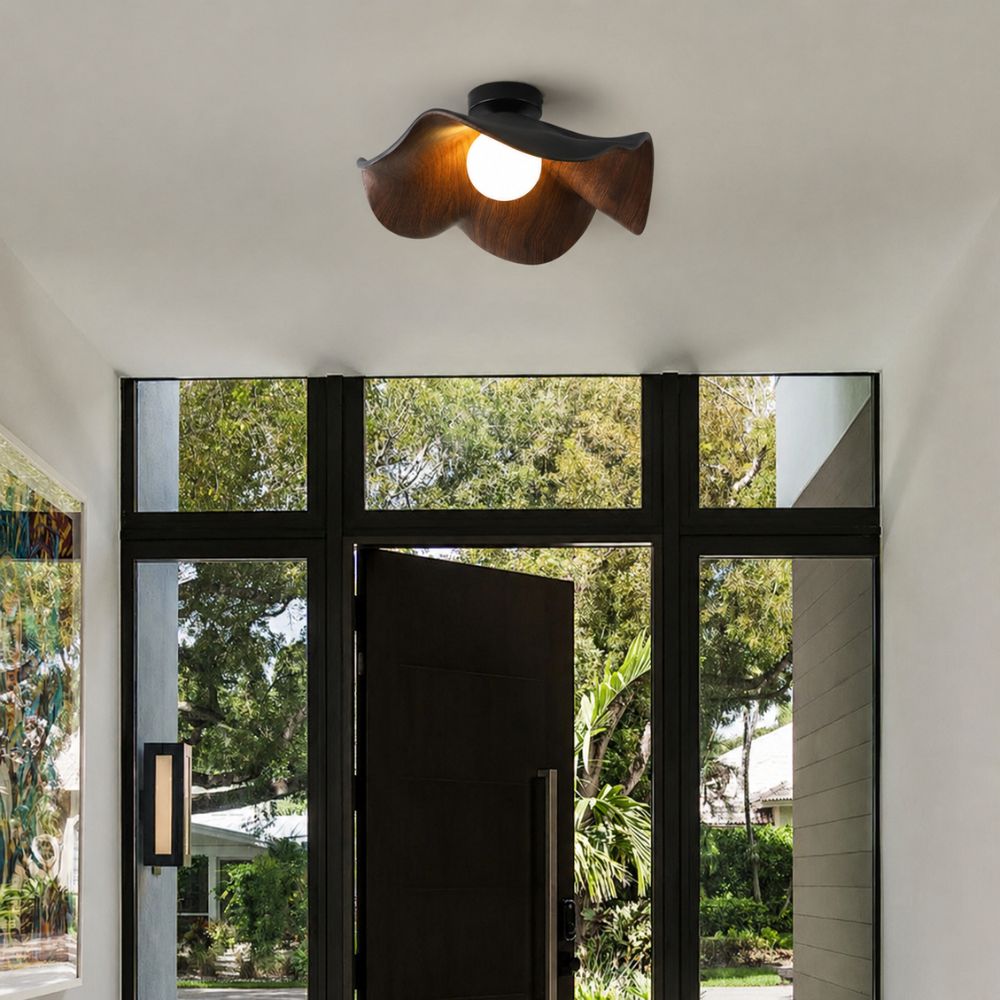 Lampa sufitowa z zakrzywionym wzorem drewna
