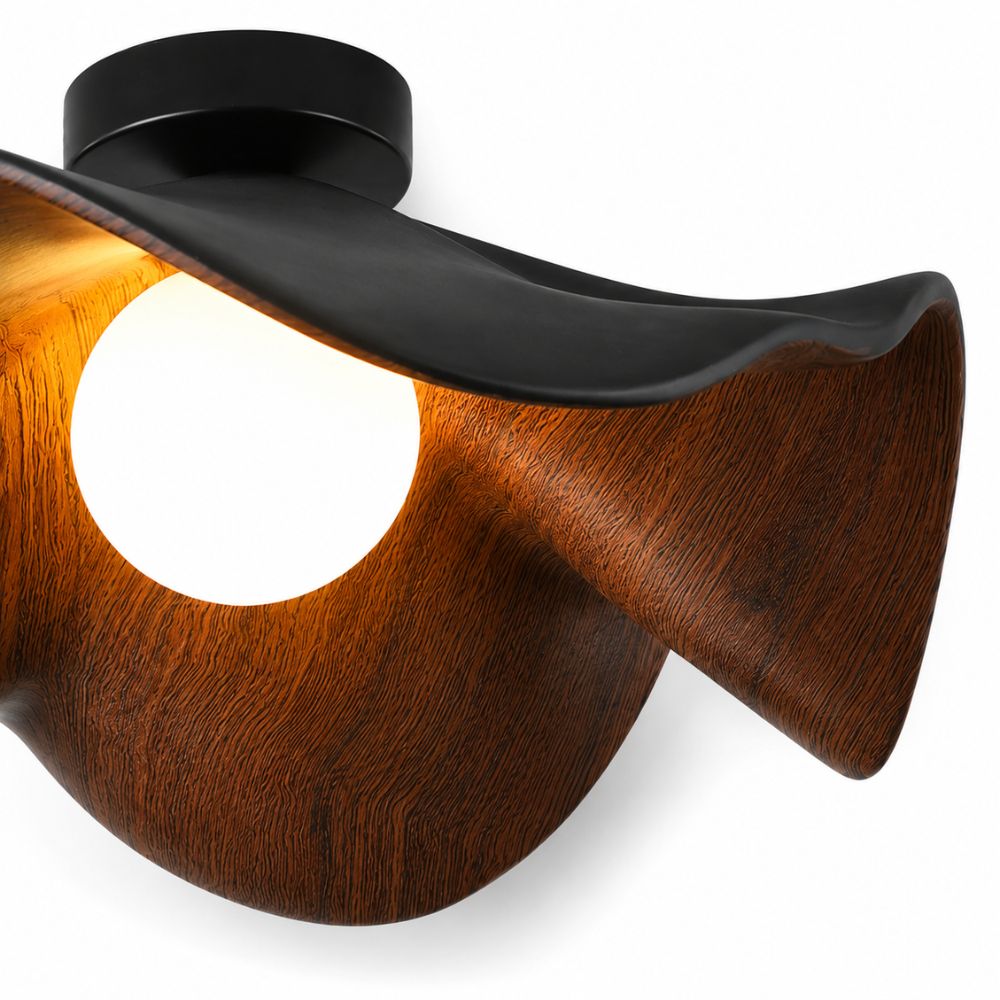 Lampa sufitowa z zakrzywionym wzorem drewna