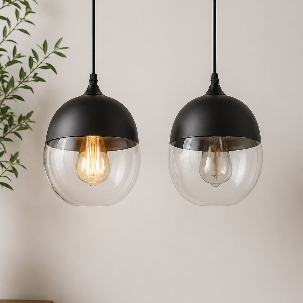 Lampa wisząca z drewna i szkła w stylu skandynawskim