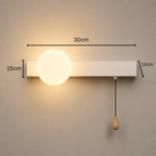 Nowoczesna minimalistyczna kinkietowa lampa kulista z przełącznikiem pociągowym