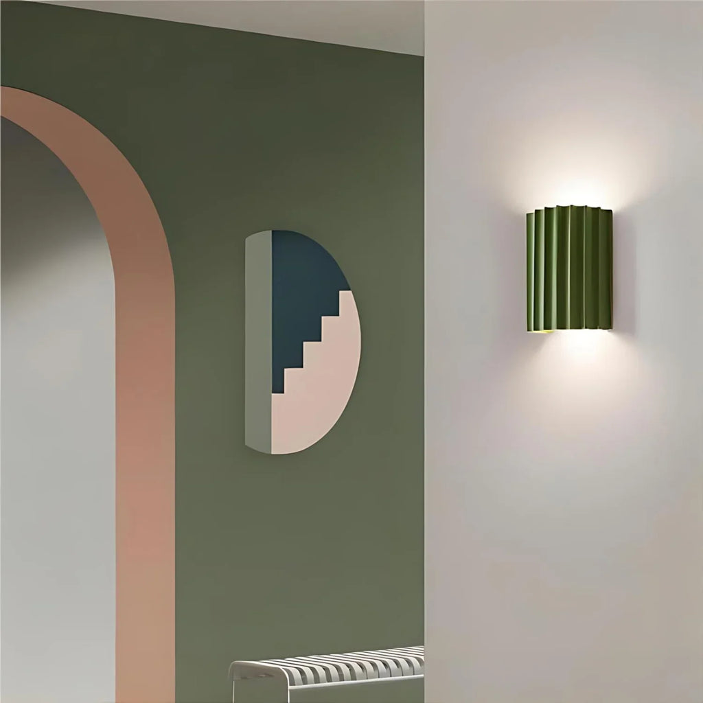 Nowoczesna lampa ścienna Clarity z żywicy, styl nordycki