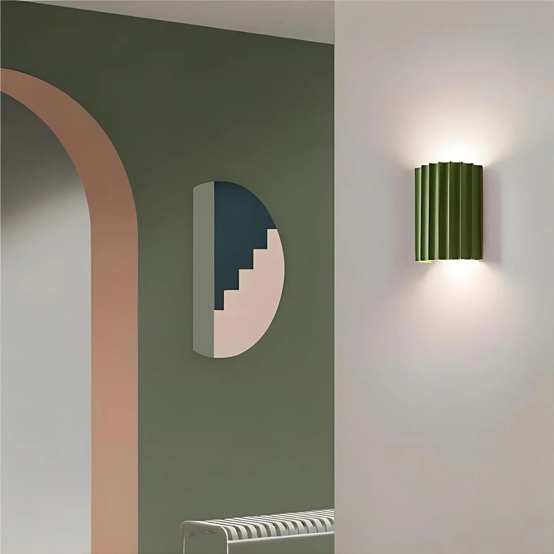 Nowoczesna lampa ścienna Clarity z żywicy, styl nordycki