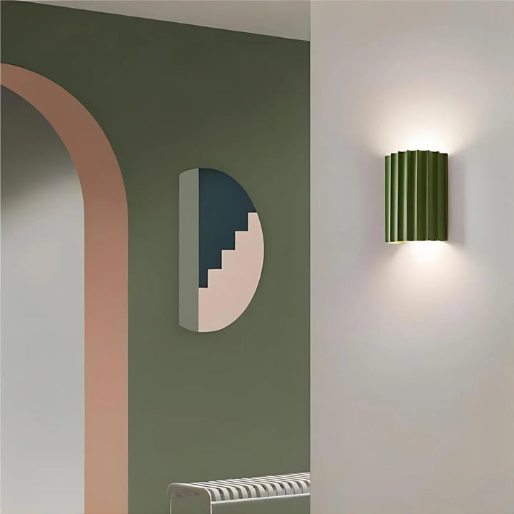 Nowoczesna lampa ścienna Clarity z żywicy, styl nordycki