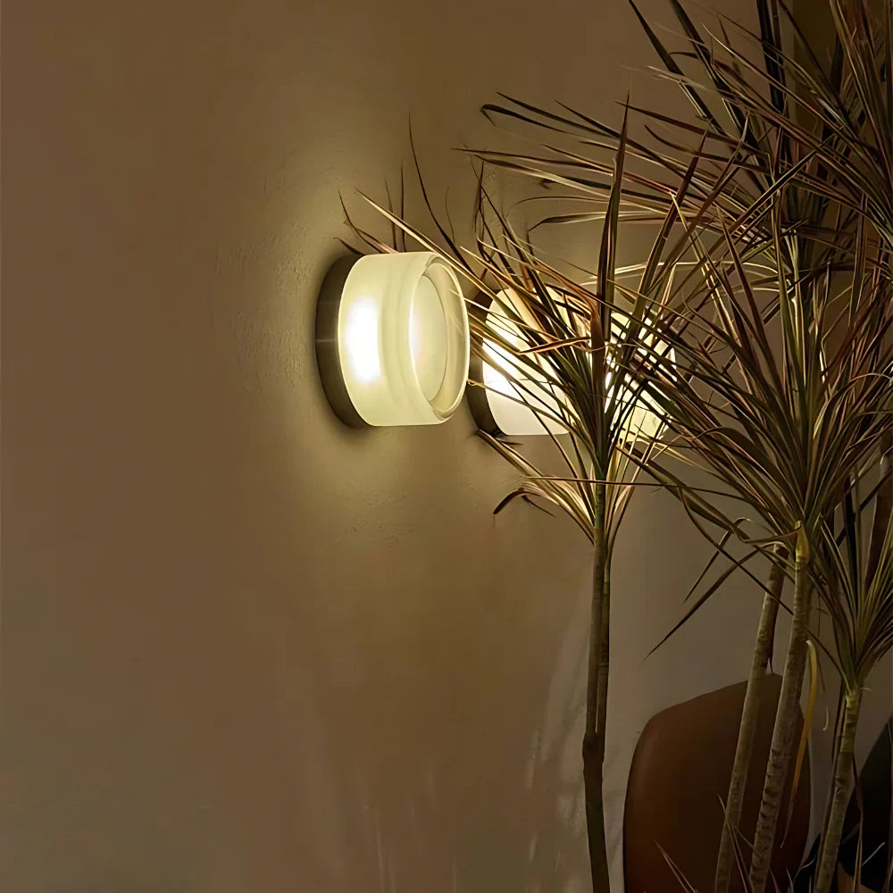 Nowoczesna lampa ścienna Nordic Luminous z akrylu