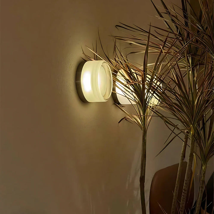 Nowoczesna lampa ścienna Nordic Luminous z akrylu
