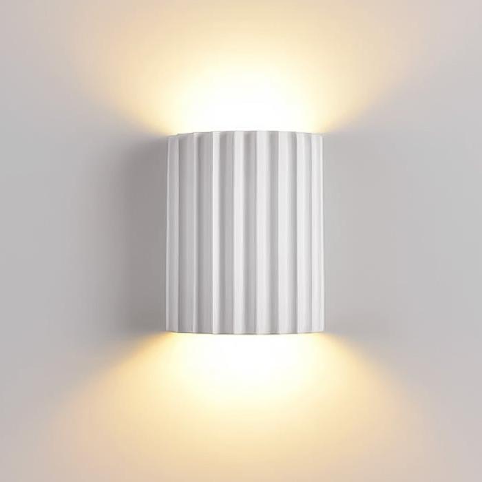 Nowoczesna lampa ścienna Clarity z żywicy, styl nordycki