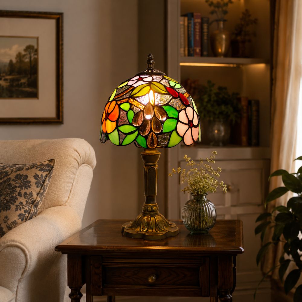 Kolorowa lampa stołowa z witrażowego szkła