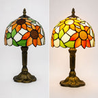 Kolorowa lampa stołowa z witrażowego szkła