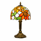Kolorowa lampa stołowa z witrażowego szkła