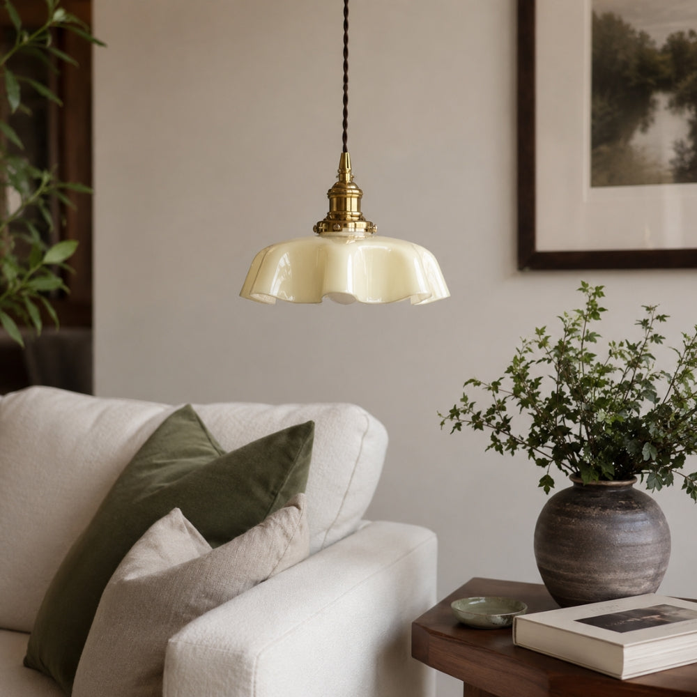 Szklana lampa wisząca w kształcie kwiatu z oprawką E27