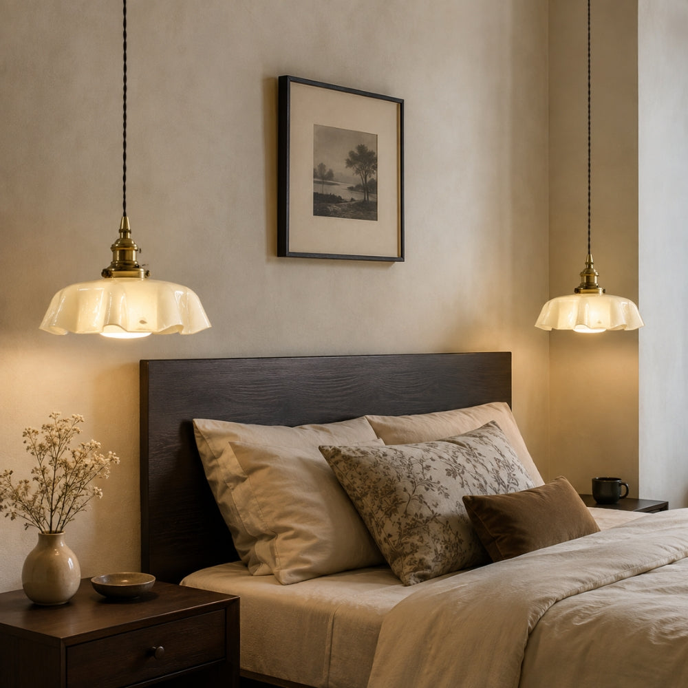 Szklana lampa wisząca w kształcie kwiatu z oprawką E27
