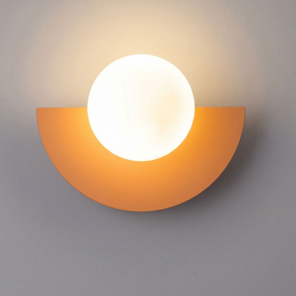 Lampa ścienna z kulistym kloszem i półokrągłą podstawą