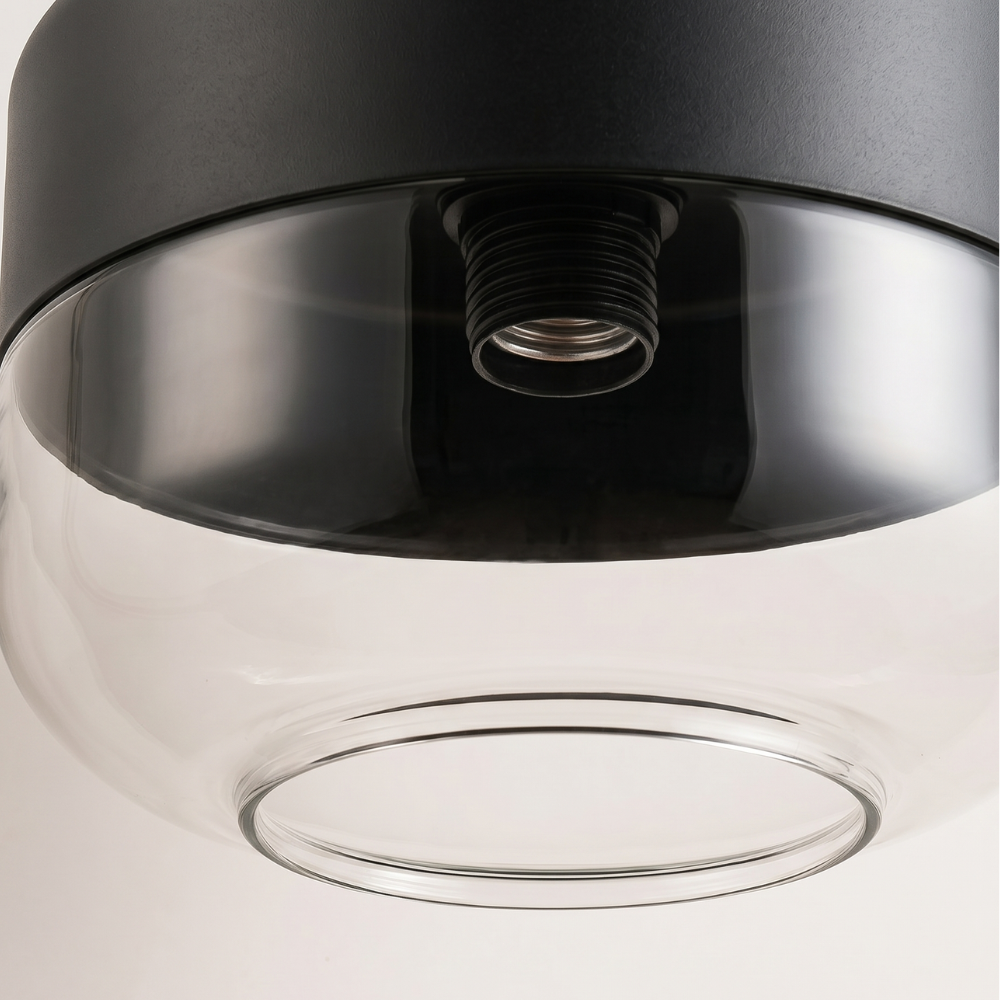 Lampa wisząca z drewna i szkła w stylu skandynawskim