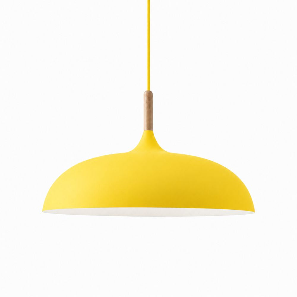 Nordycka lampa wisząca z drewnianym akcentem
