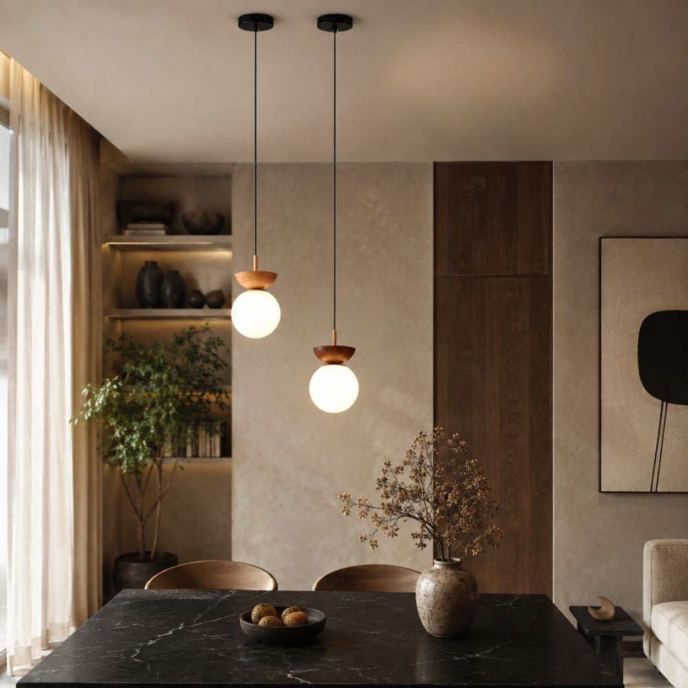 Nordycka szklana lampa wisząca kula z drewnianym detalem