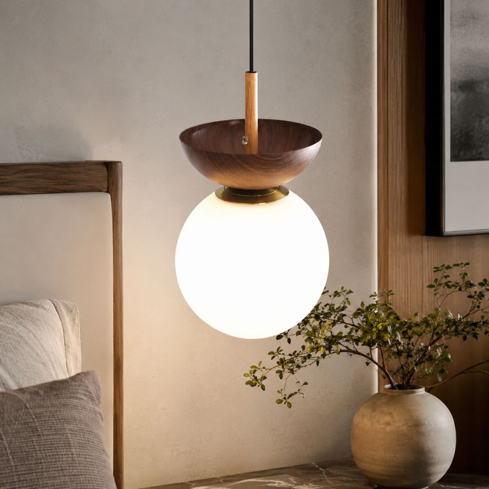 Nordycka szklana lampa wisząca kula z drewnianym detalem