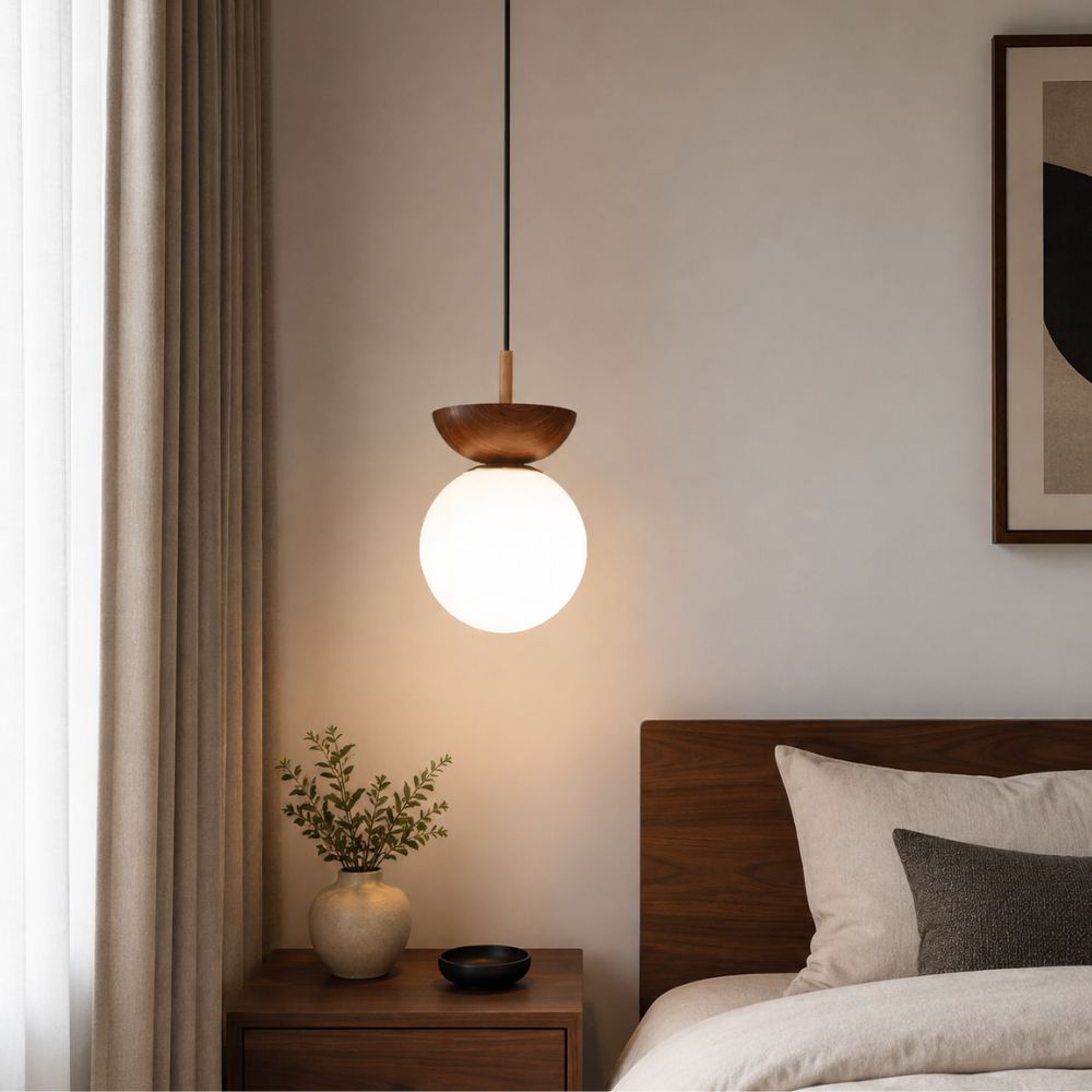Nordycka szklana lampa wisząca kula z drewnianym detalem