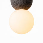 Nordycka lampa wisząca z cementu i szkła opalowego