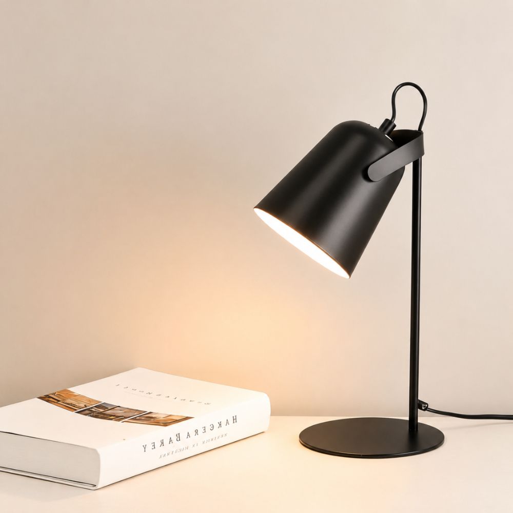 Nordycka lampka biurkowa do czytania