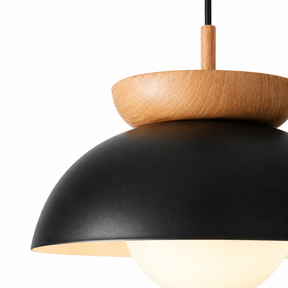 Nordycka lampa wisząca E27 z detalem w odcieniu drewna