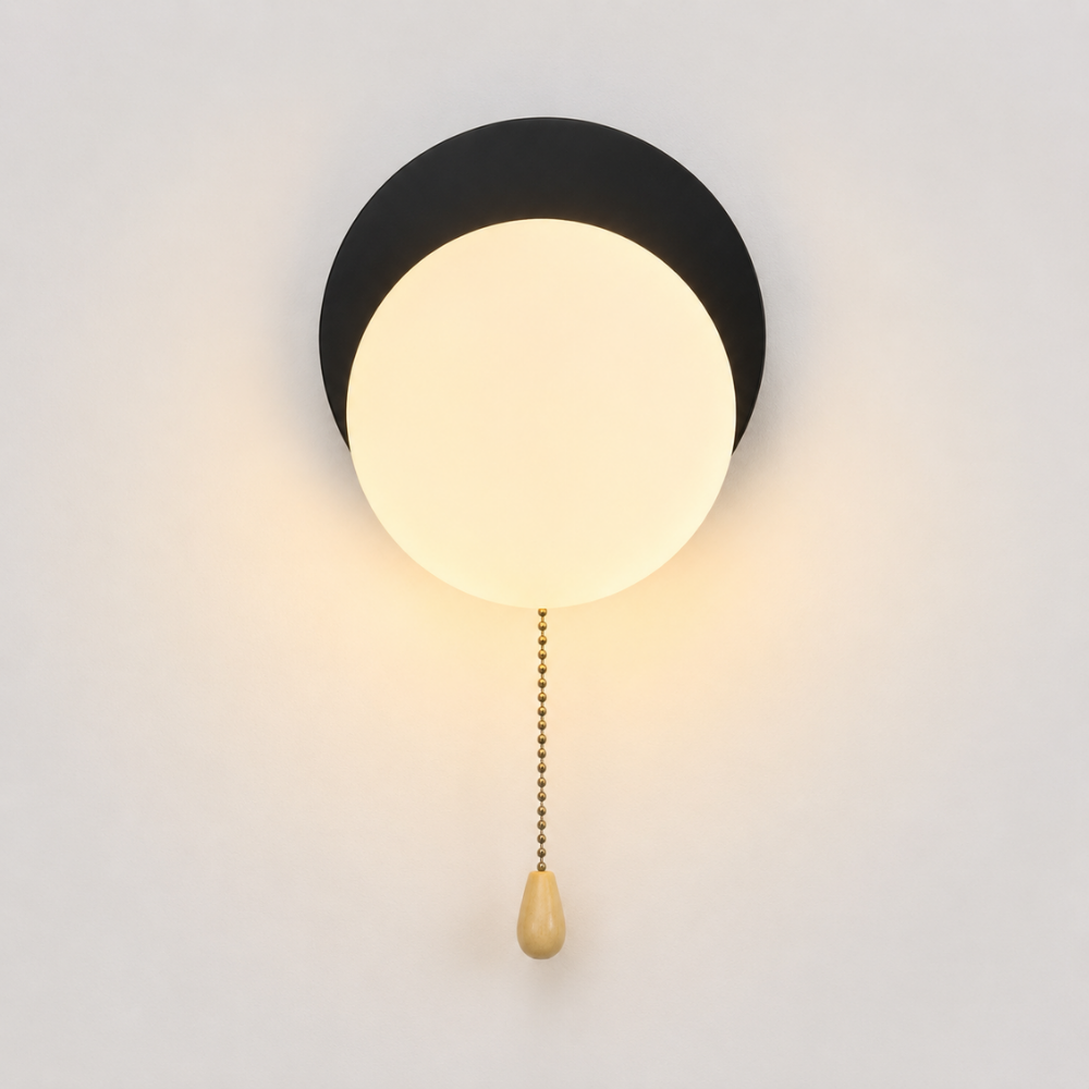 Nowoczesna minimalistyczna kinkietowa lampa kulista z przełącznikiem pociągowym
