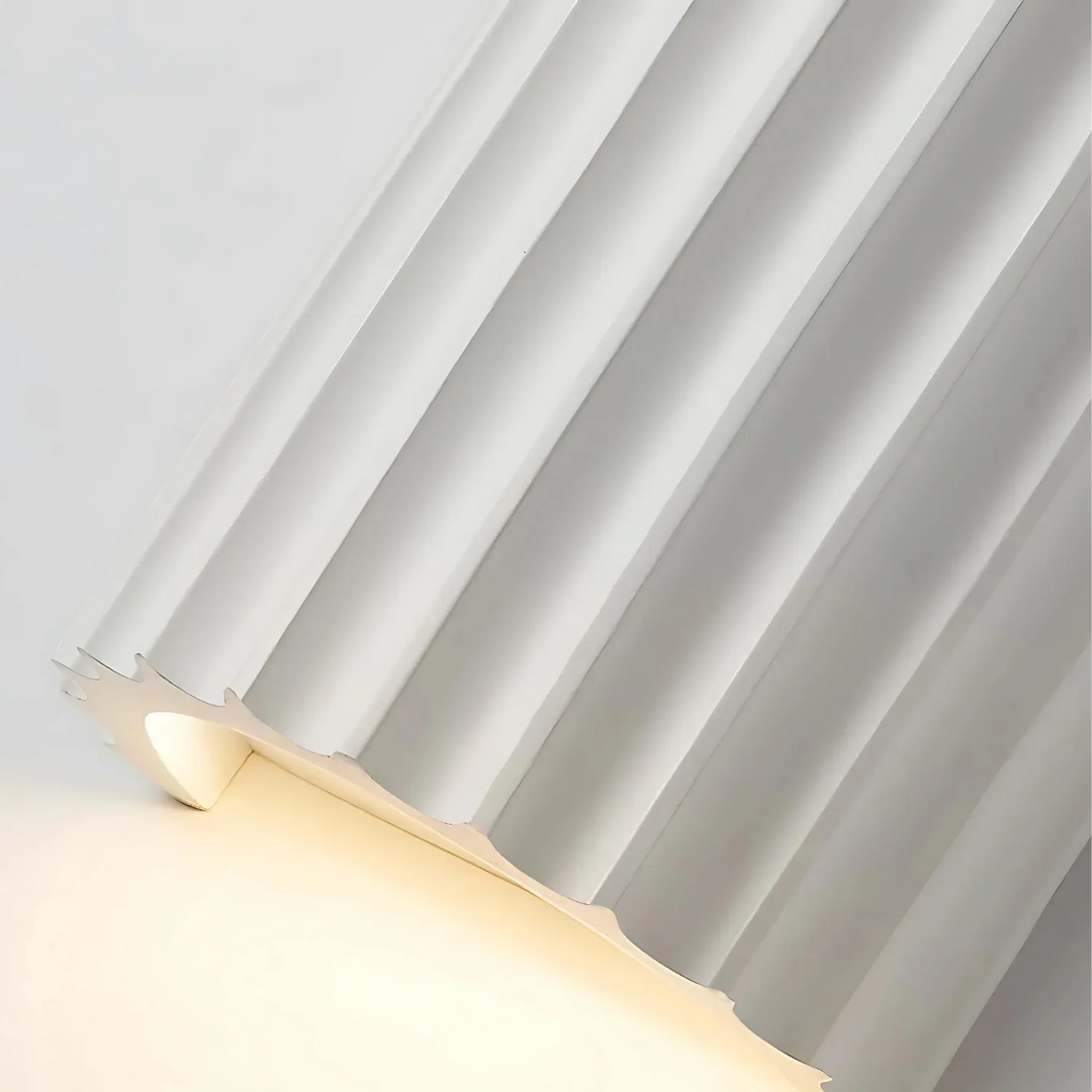 Nowoczesna lampa ścienna Clarity z żywicy, styl nordycki