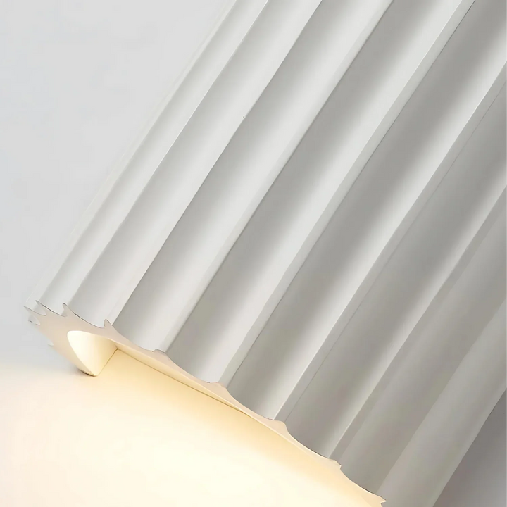 Nowoczesna lampa ścienna Clarity z żywicy, styl nordycki