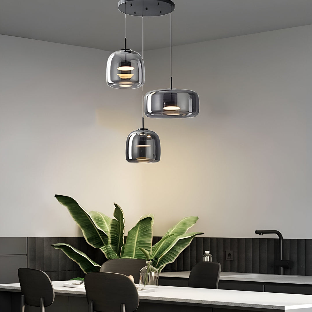 Nowoczesna lampa sufitowa z szklaną kloszem i LED, styl retro