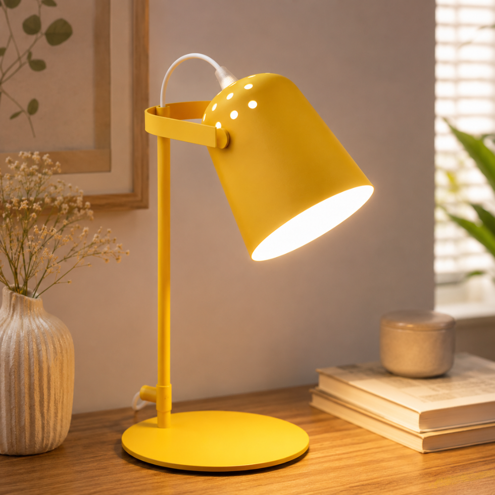 Nowoczesna skandynawska metalowa lampa biurkowa