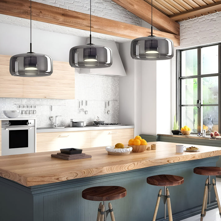 Nowoczesna lampa sufitowa z szklaną kloszem i LED, styl retro