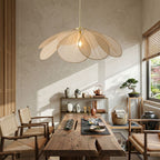 Lampa wisząca w kształcie kwiatu – nowoczesny design