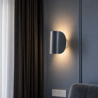 Nowoczesna aluminiowa kinkiet LED z regulacją wysokości