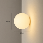 Nowoczesna kinkietowa lampa ścienna LED z kulą ze szkła w stylu ambient